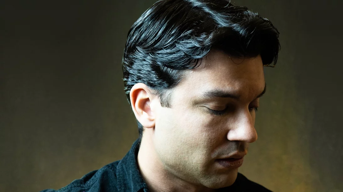 Ο Δημήτρης Μπάκουλης φέρνει τα "Κβάντα" του στον Σταυρό του Νότου και τον Μάρτιο