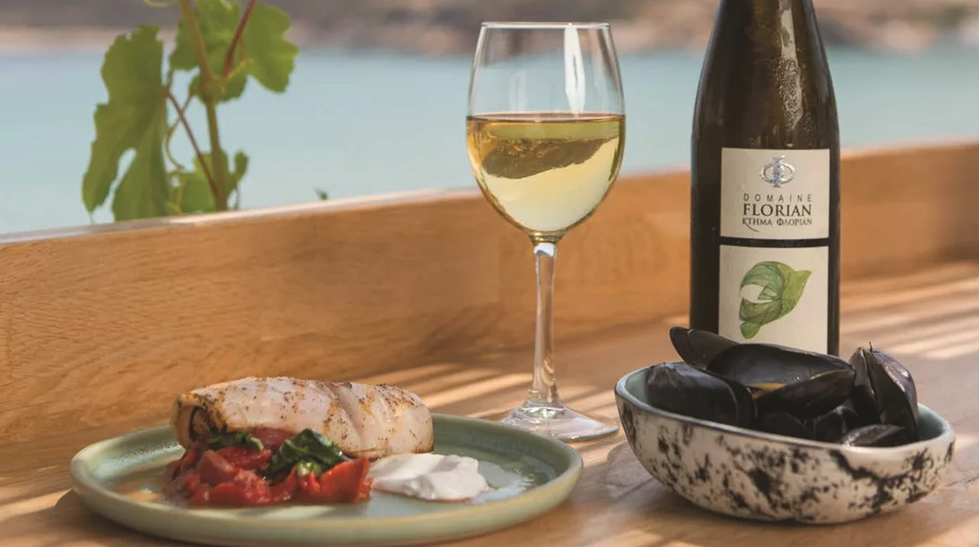 Maiolica restaurant Sifnos: Παλίρροια γεύσης με oriental τέμπο στη Σίφνο