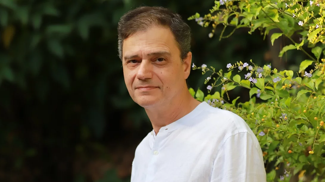 O Χρήστος Ξενάκης ζωντανεύει τη φύση με το "Fleeting Ornaments"