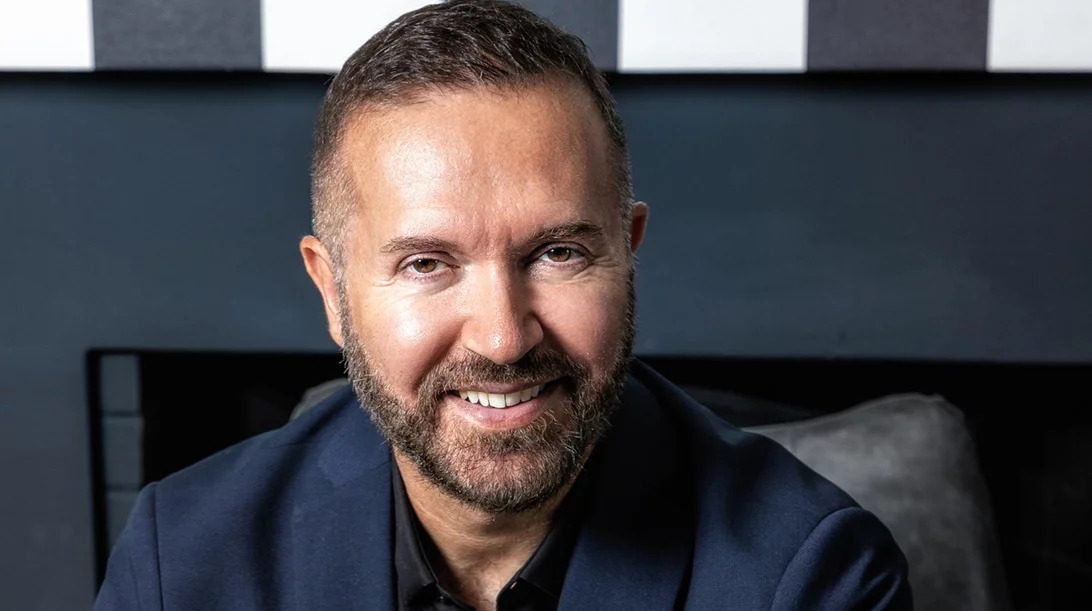 Γιώργος Βάλαρης: "Οι ανθρώπινοι χαρακτήρες στο "Έκτο πάτωμα" ξορκίζουν όλο το κακό και την ένταση που ζήσαμε στην απομόνωση"