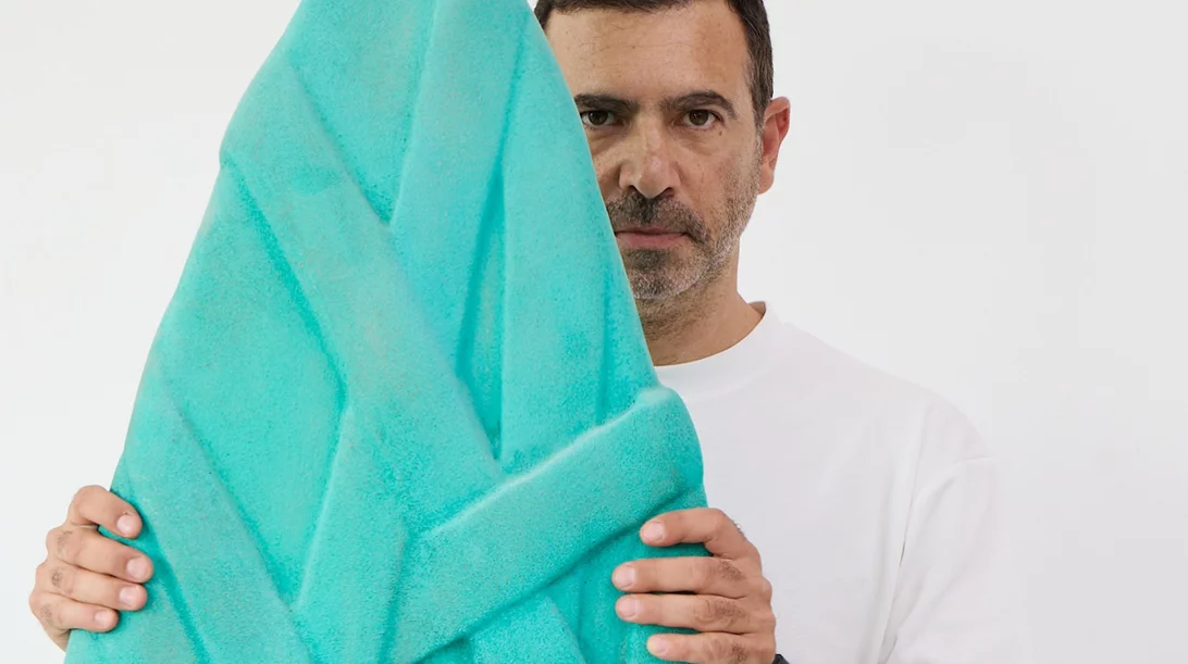 Μοντέρνα γλυπτά κοσμούν το "NYX Esperia Palace"