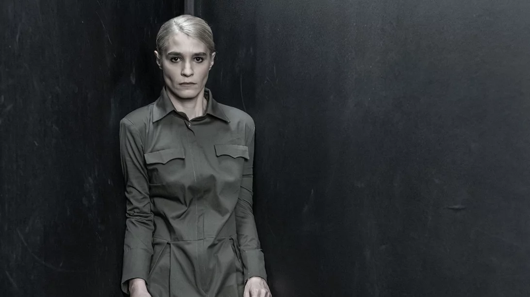 "Όλοι εμείς πουλιά": Στο Εθνικό Θέατρο σκηνοθετεί ο Οδυσσέας Παπασπηλιόπουλος το βραβευμένο έργο του Ουαζντί Μουαουάντ