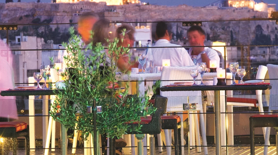 "Novotel Athens": Το "κρυμμένο" roof garden του αθηναϊκού downtown
