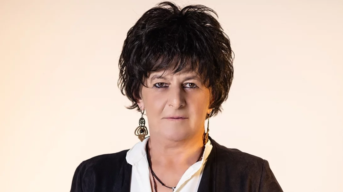 Γιατί "κυνηγούν οι Μέλισσες" τη Φωτεινή Βελεσιώτου