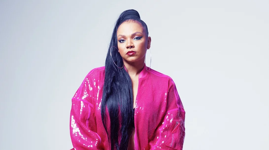 H εντυπωσιακή Idra Kayne θα εγκαινιάσει το MÉTRON Stage με μια εκρηκτική εμφάνιση