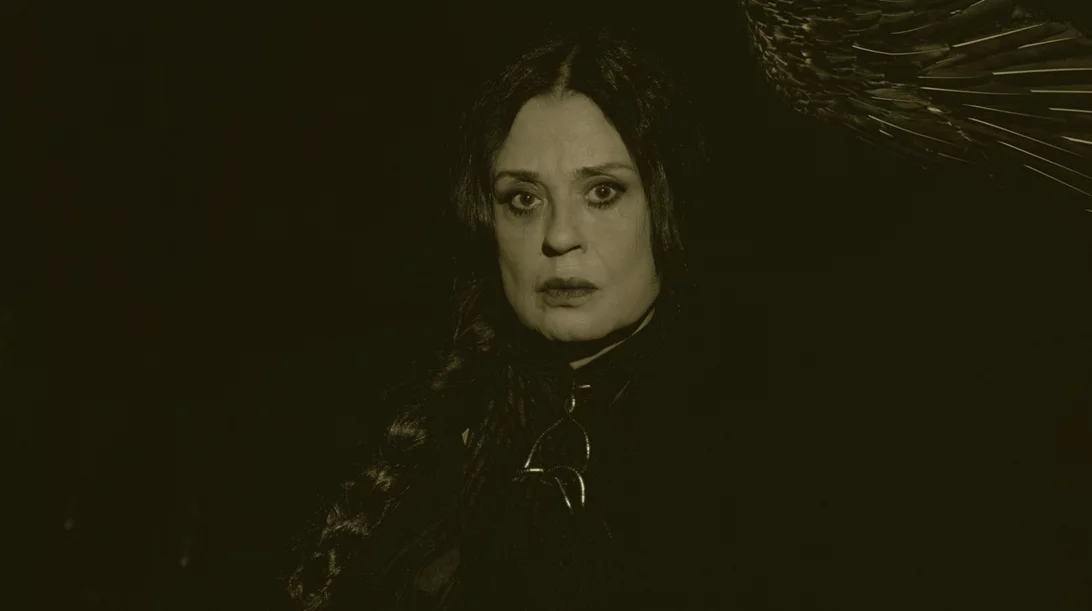 Η Μαρία Τζομπανάκη επιστρέφει στο θεατρικό σανίδι ως "Φλαντρώ", σε σκηνοθεσία Σωτήρη Χατζάκη