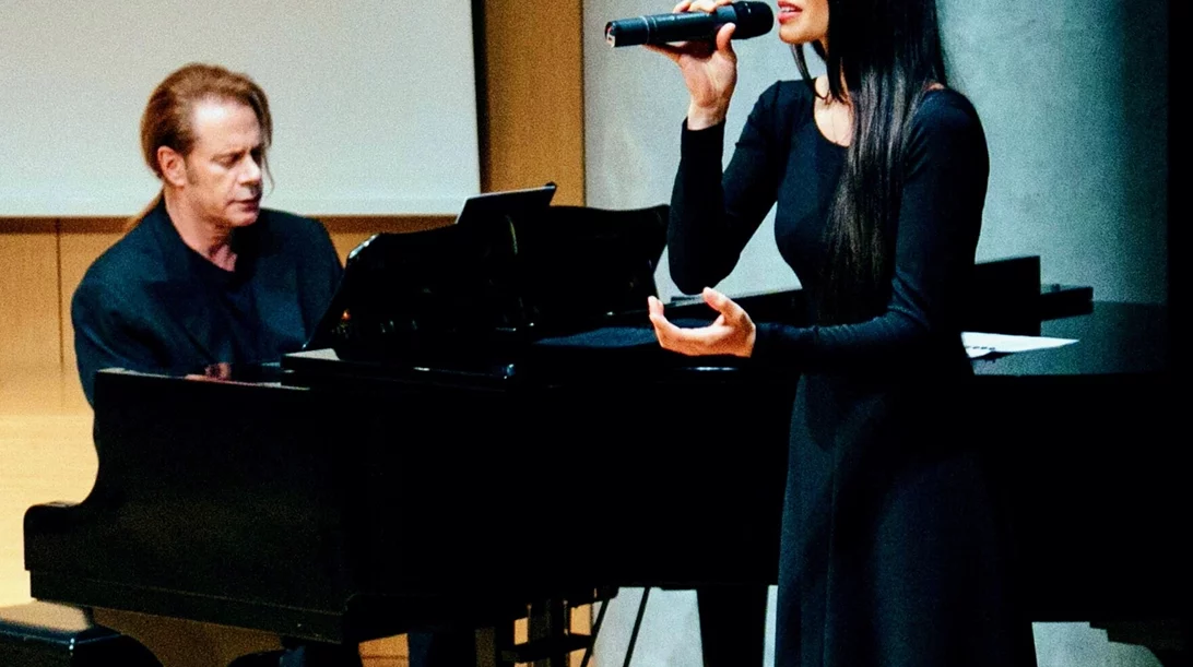 Ο Στέφανος Κορκολής και η Σοφία Μανουσάκη "για τον Μίκη"