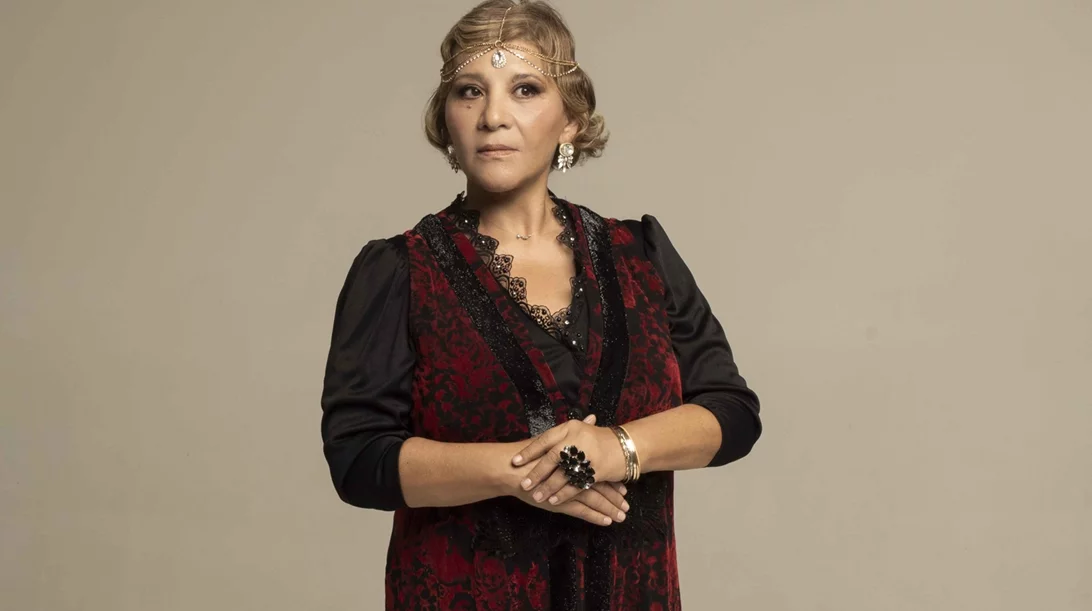 Για τη Γιώτα Νέγκα "το θέατρο και το τραγούδι είναι αδελφές τέχνες"