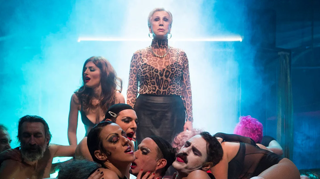 Τα "Κόκκινα φανάρια" συνεχίζονται με τρεις παραστάσεις την εβδομάδα