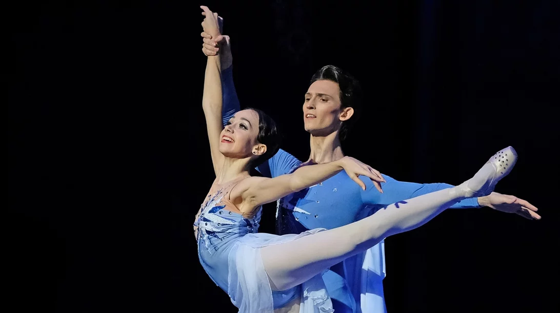 Η "Σταχτοπούτα" χορεύει στο Christmas Theater