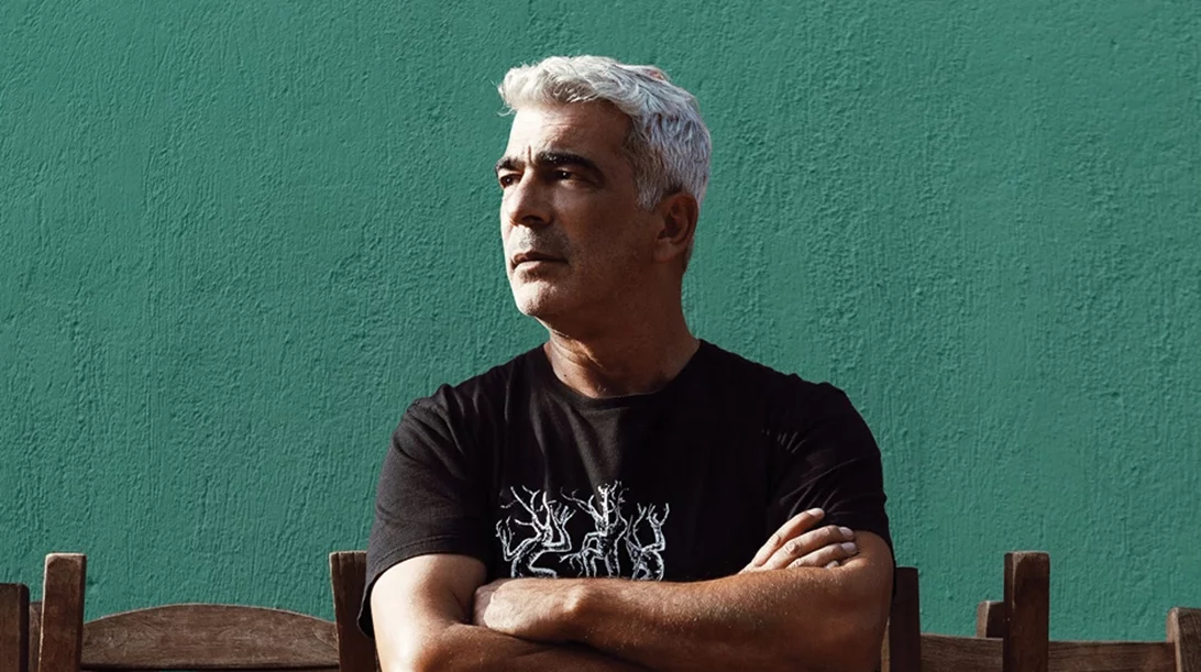 Ο Δημήτρης Μυστακίδης μας προσκαλεί σε μια "ιερή" μουσική συνάντηση στον Σταυρό του Νότου