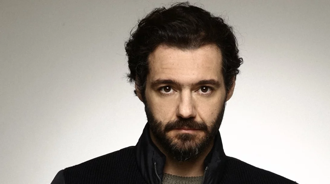 Θάνος Τοκάκης: "Οι έφηβοι είναι θεατές που καλλιεργείς και θα τους βρεις μπροστά σου"