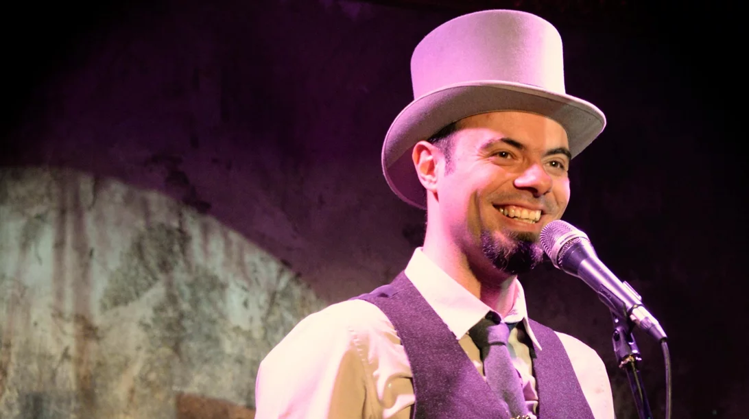 Ένας σκοτεινός πρίγκιπας κι ένας κλόουν έρχονται σε δύο μοναδικές παραστάσεις στο Red Jasper Cabaret Theatre