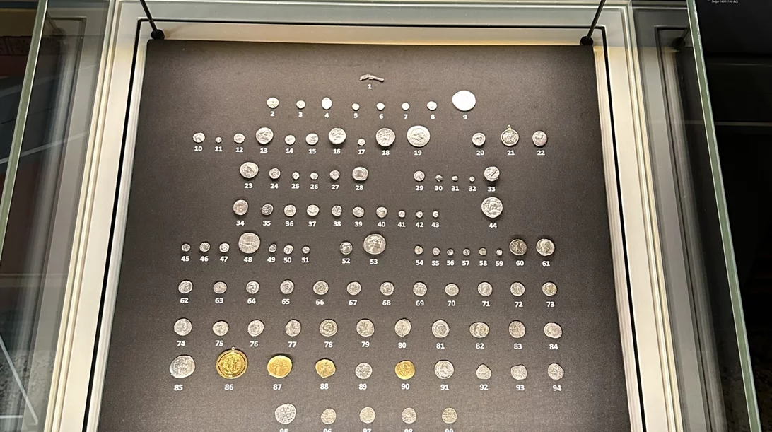 ΥΠΠΟ: Η συλλογή Αναστάση Παπαληγούρα δωρίζεται στο Νομισματικό Μουσείο