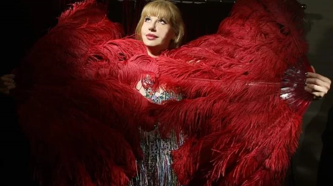 Ποια ανάγκη φέρνει πίσω το burlesque σήμερα;