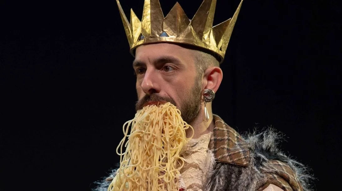 Με το "Καμπάνες τα μεσάνυχτα. Κάποιες κυρίες διασκεδάζουν" οι RMS MATAROA επιστρέφουν στο Θέατρο Τέχνης