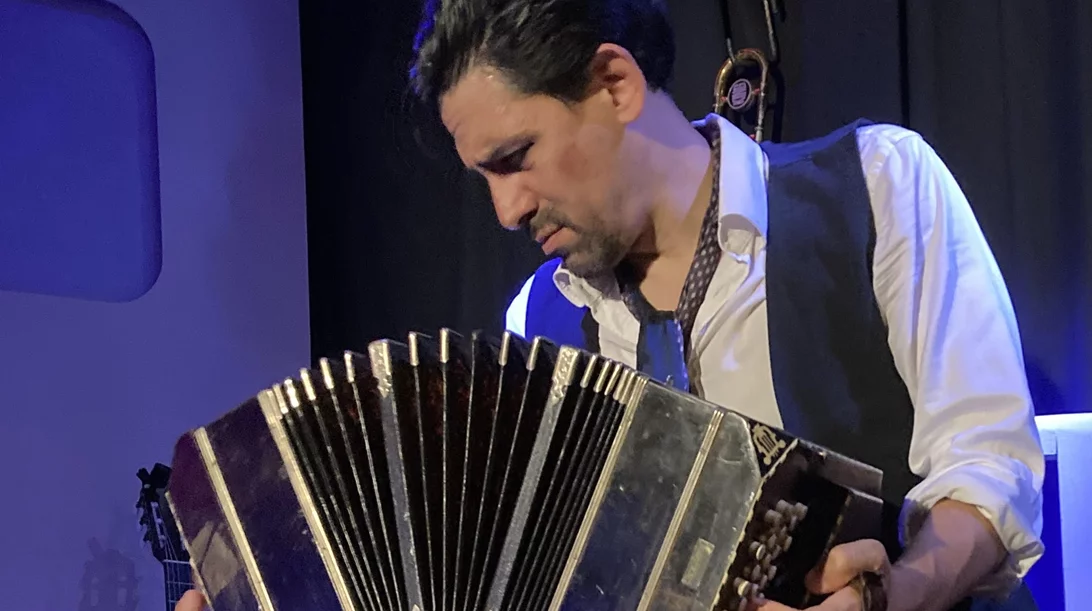 Μάριος Στρόφαλης και Roman Gomez: Δυο μαέστροι του nuevo tango συνομιλούν