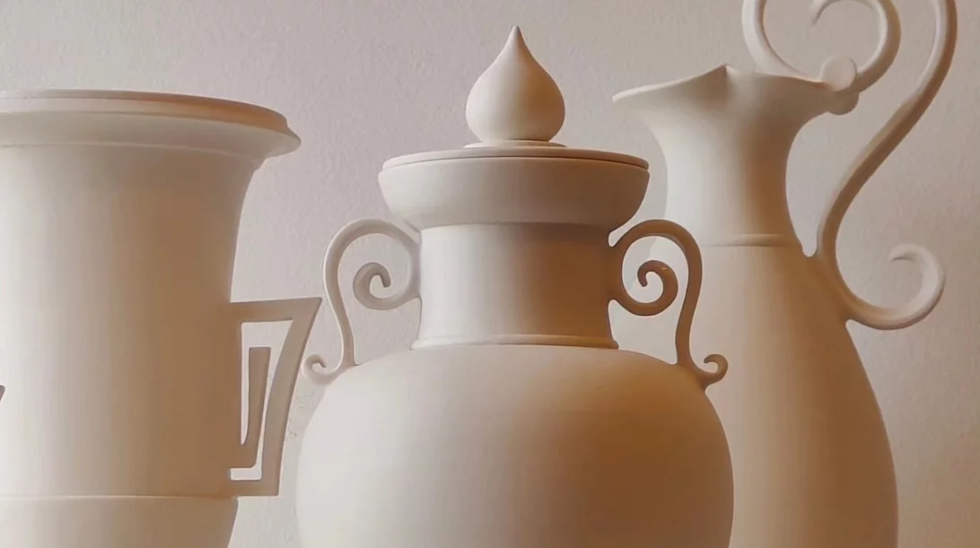 "Οικειότητα σε Μετάβαση": Μια κεραμική συλλογή συνδυάζει τέχνη και χρηστικότητα