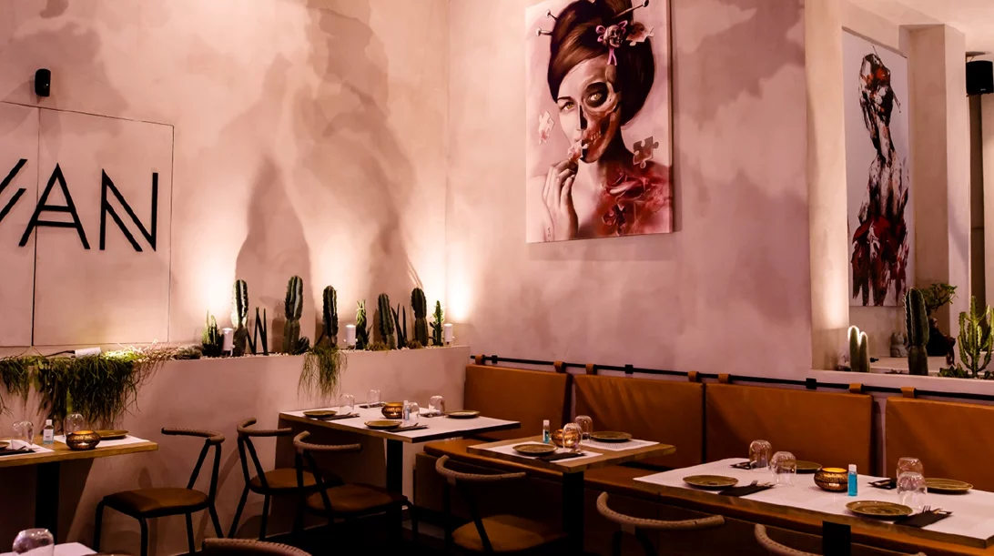 Ο Σταμάτης Τσίλιας υποδέχεται φίλους σεφ στο "Mayan"