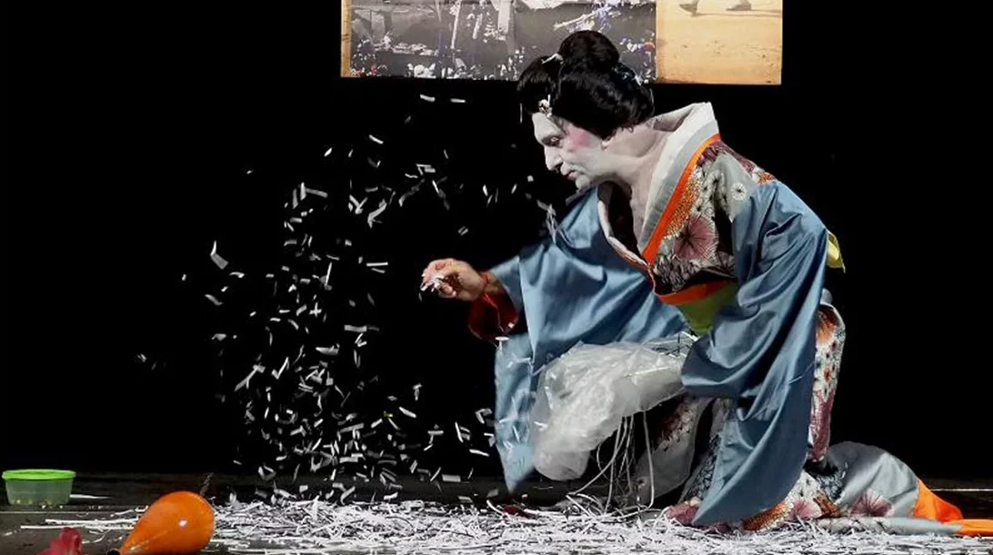 "Η τελετή του τσαγιού" με διερμηνεία στην Ελληνική Νοηματική Γλώσσα