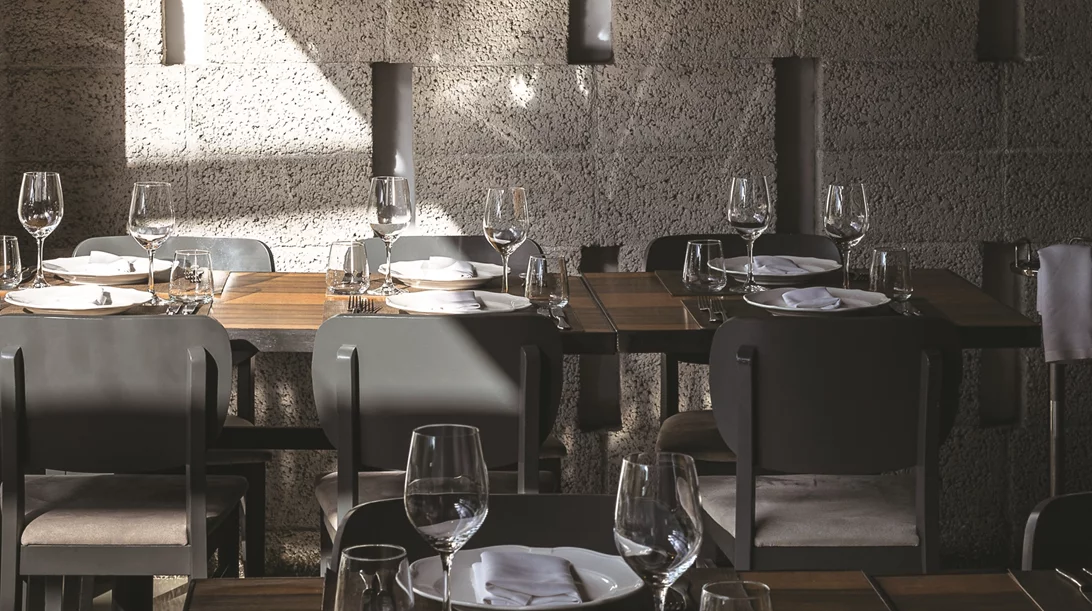 "Βασίλαινας": Καλοκαιρινή ανανέωση με τη στόφα του κλασικού