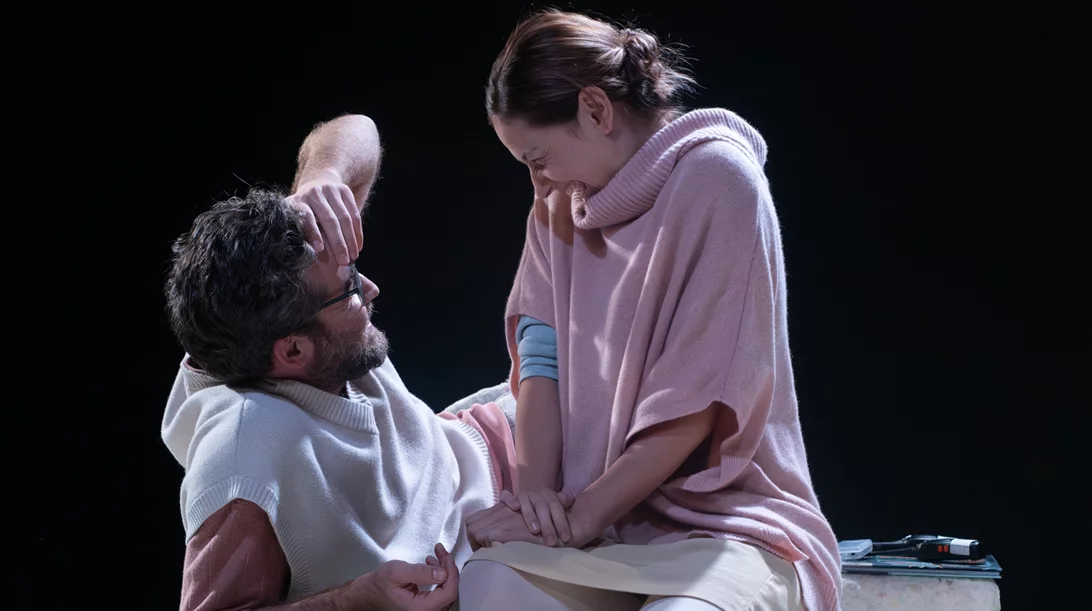 "Δωμάτιο του παιδιού": Ένα έργο που μιλά για την τραγικότητα της ύπαρξής μας στο Θέατρο του Νέου Κόσμου