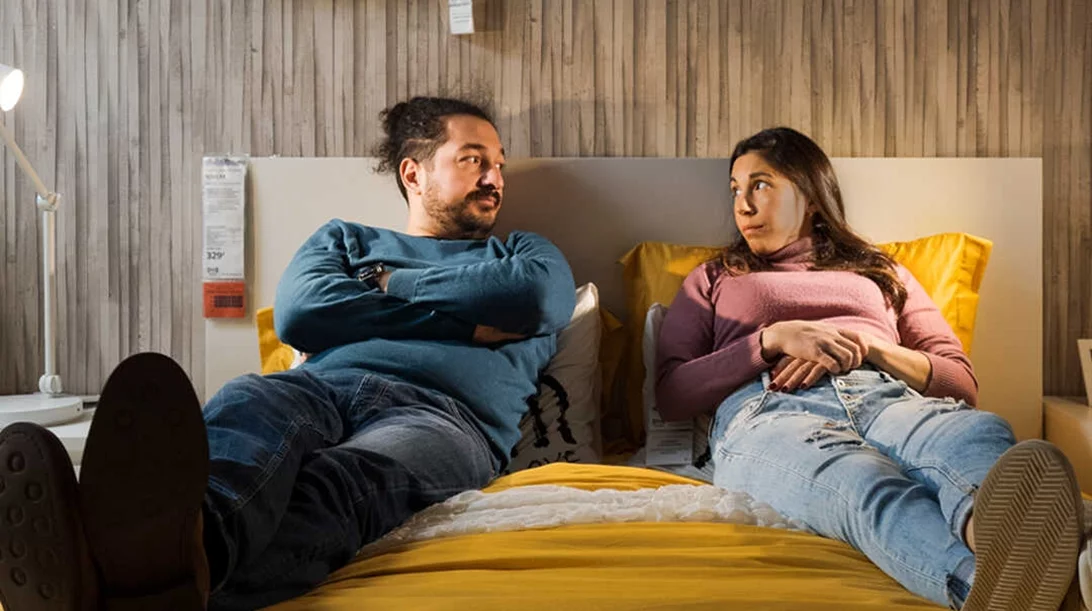 "Πνεύμονες": Μια αντισυμβατική ιστορία αγάπης στο θέατρο Μικρό Γκλόρια