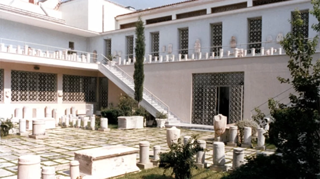 "Η Ύλη του Μύθου": Ο Ιταλός καλλιτέχνης Matteo Fraterno στο Επιγραφικό Μουσείο