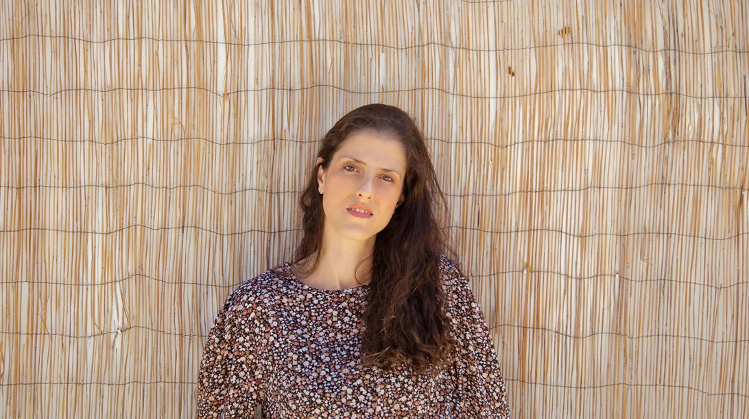 Ιώ Βουλγαράκη: "Το θέατρο μπορεί να μας εξανθρωπίσει στις πιο κτηνώδεις εποχές"