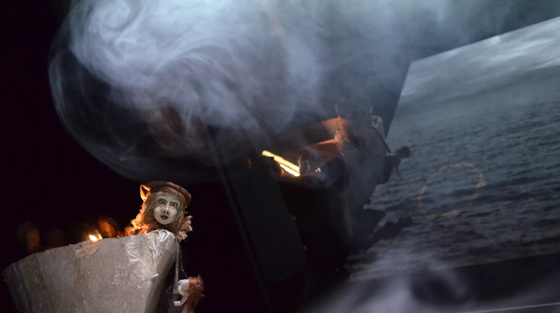 "Rebetiko": Ωδή στην ιστορία της Μικρασίας μέσα από την τέχνη του κουκλοθέατρου