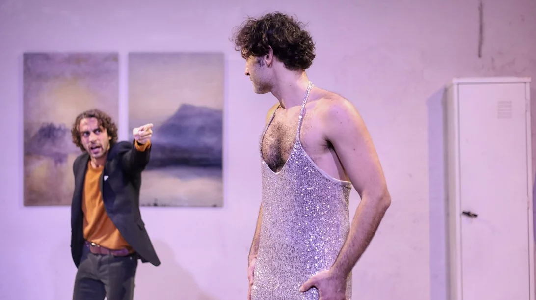 4 θεατρικές παραστάσεις σήκωσαν ξανά αυλαία αυτή την εβδομάδα