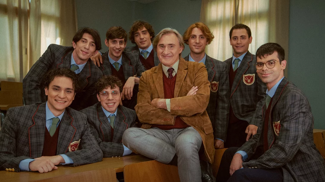 "Ο κύκλος των χαμένων ποιητών": Πρώτη ματιά στην παράσταση με τον Άκη Σακελλαρίου στο ρόλο του Τζον Κίτινγκ