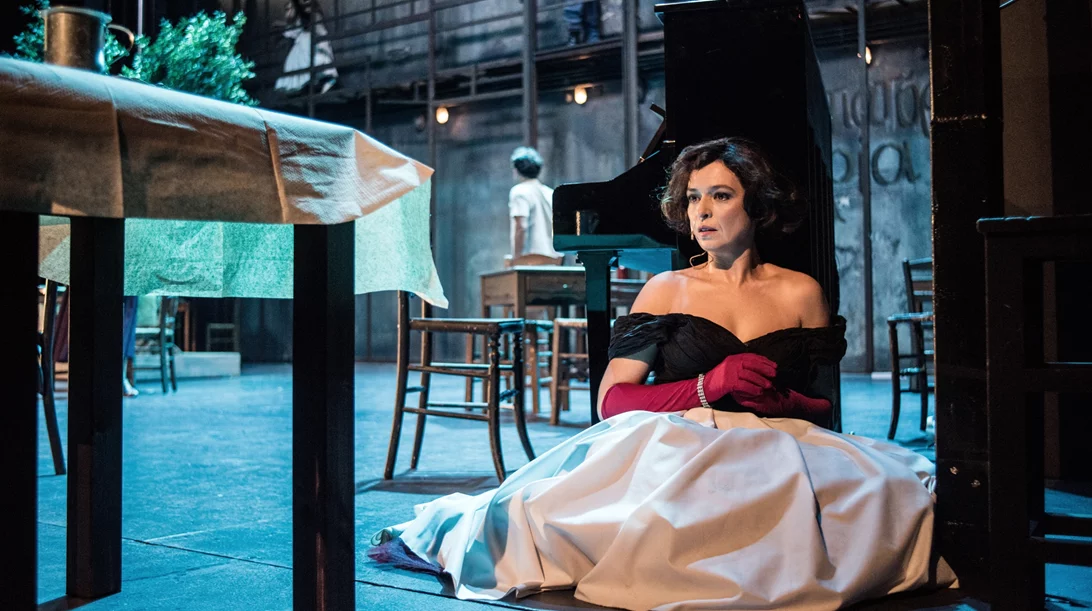 Εθνικό και Θέατρο Τέχνης συμπράττουν στη "Στέλλα με τα κόκκινα γάντια"