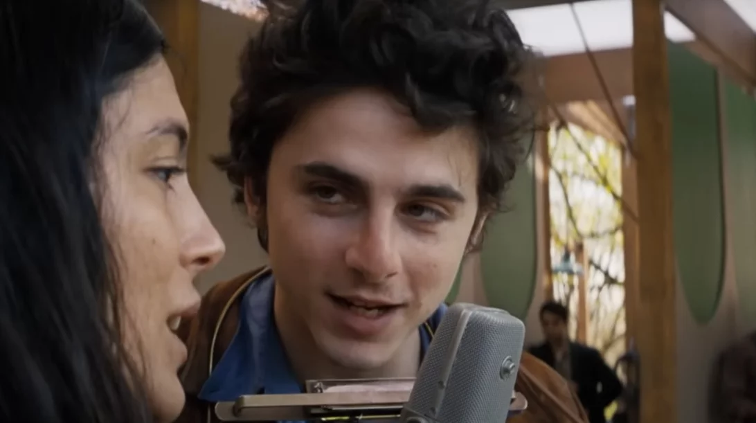 Δείτε τον Τιμοτέ Σαλαμέ ως Μπομπ Ντίλαν στο τρέιλερ του "A Complete Unknown"