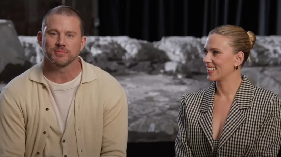 Σκάρλετ Γιόχανσον & Τσάνινγκ Τέιτουμ μιλούν για τη "σχέση" τους στο "Fly Me to the Moon"