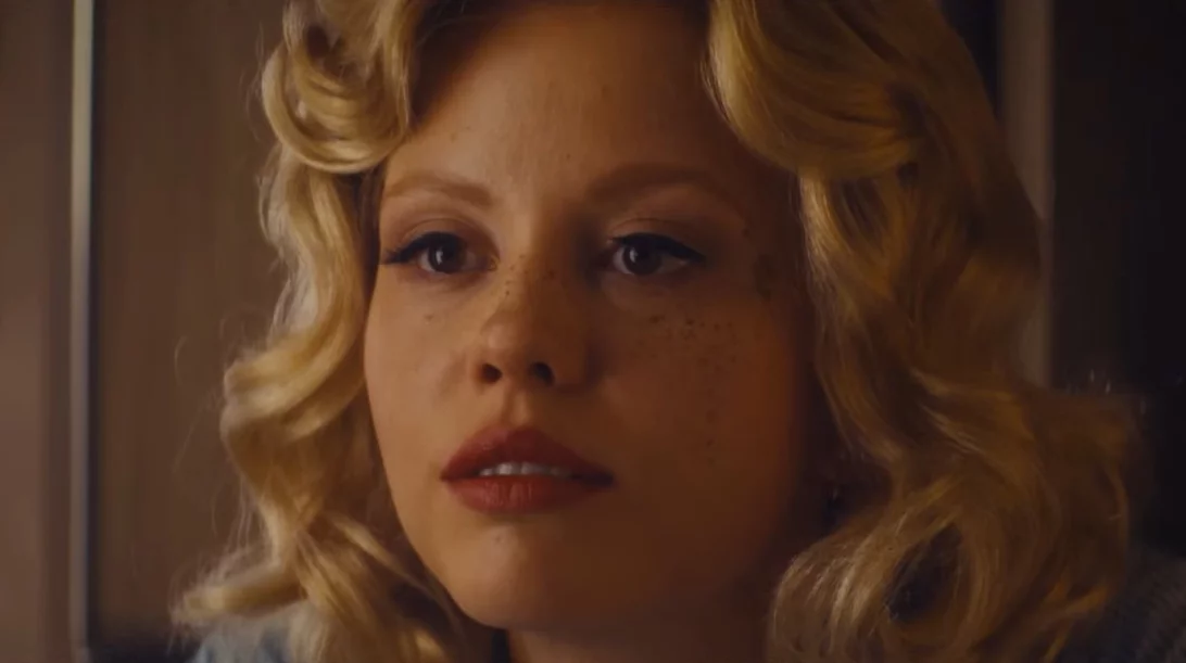 Η Μία Γκοθ είναι κυνηγημένη πορνοστάρ το τρέιλερ του "MaXXXine"