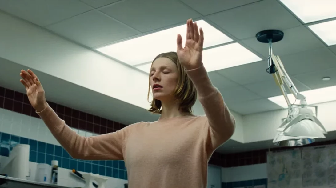 Οι "Ιστορίες Καλοσύνης" του Γιώργου Λάνθιμου διεκδικούν Χρυσό Φοίνικα