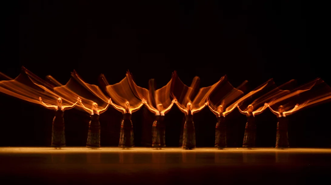 Φόρος τιμής στον Βαγγέλη Παπαθανασίου το "The Thread" στο Ηρώδειο