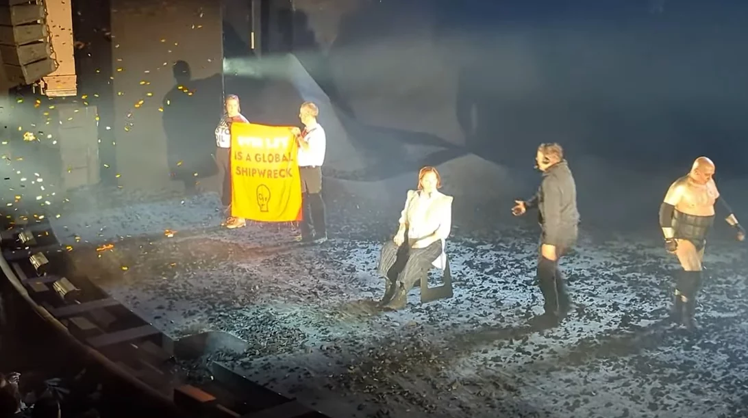 Aκτιβιστές για το κλίμα διέκοψαν παράσταση της Σιγκούρνι Γουίβερ στο Λονδίνο