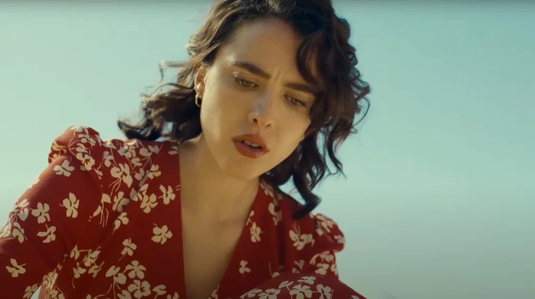 Η Μάργκαρετ Κουάλεϊ κυνηγά μια αίρεση στο "Honey Don't!"