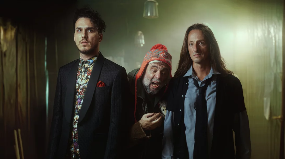 "Ο επιστάτης": Ο Σωτήρης Χατζάκης μάς βάζει στον κόσμο του Χάρολντ Πίντερ