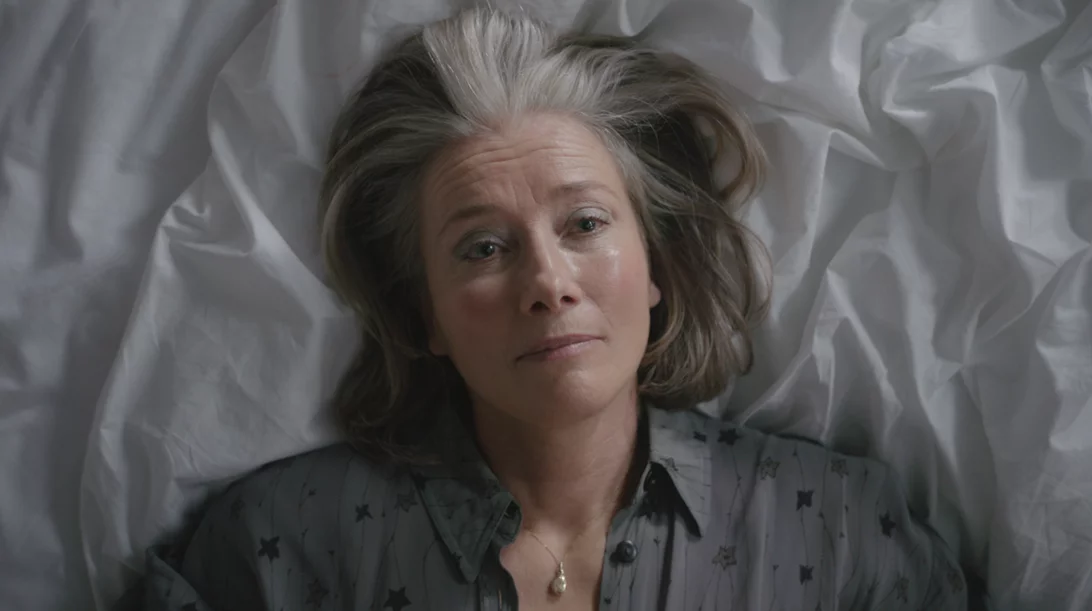 Η Έμα Τόμσον μιλά στο "α" για τον πιο αποκαλυπτικό ρόλο της καριέρας της