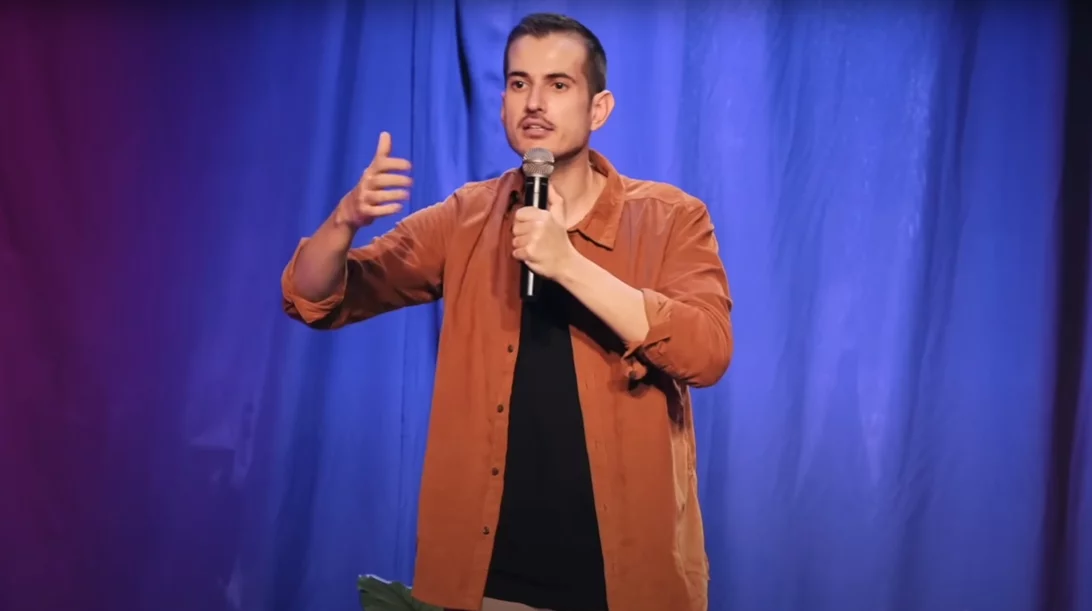 Ο Θανάσης Σαμαράς είναι ό,τι πιο αστείο υπάρχει στο ελληνικό ίντερνετ αυτήν τη στιγμή