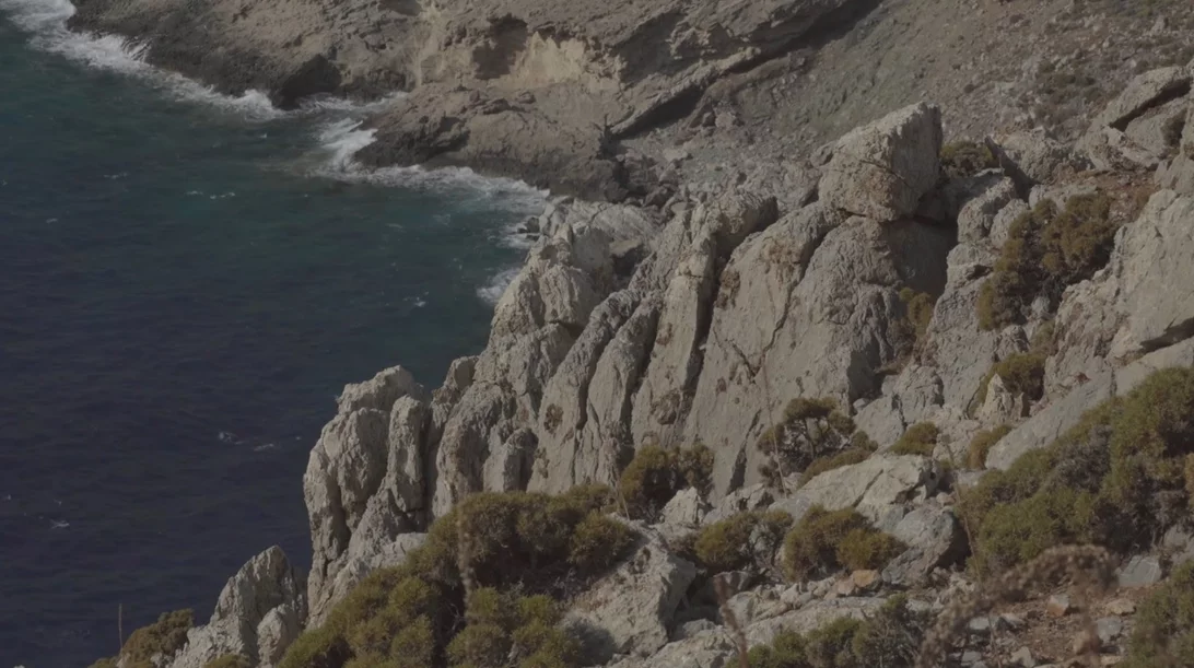 Οι Βρετανοί POoR Collective στο πρωτότυπο περιβαλλοντικό πρόγραμμα φιλοξενίας καλλιτεχνών του 2024 στην Τήλο