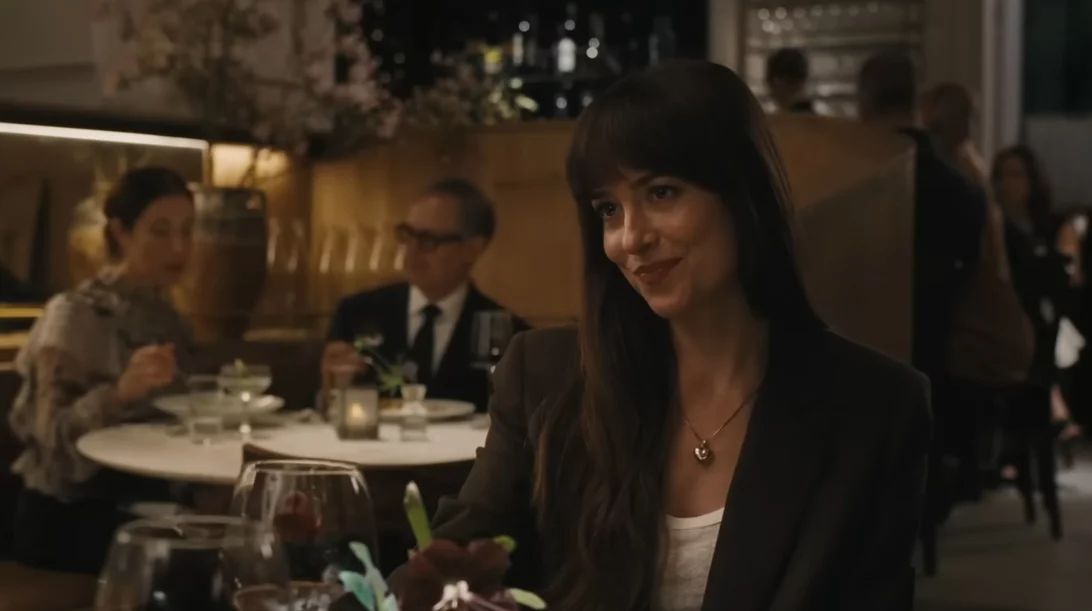 Η Ντακότα Τζόνσον ερωτεύεται Πέδρο Πασκάλ και Κρις Έβανς στο "Materialists"