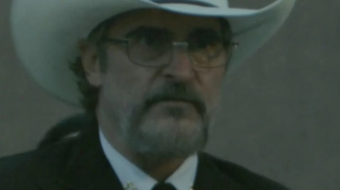 Ο Γιόακιν Φίνιξ είναι ένας συνωμοσιολόγος στο τρείλερ του "Eddington"