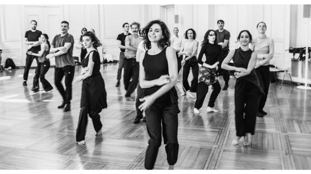 Το "Kontakthof" της Πίνα Μπάους ξαναζωντανεύει στο Εθνικό Θέατρο με ελληνικό θίασο