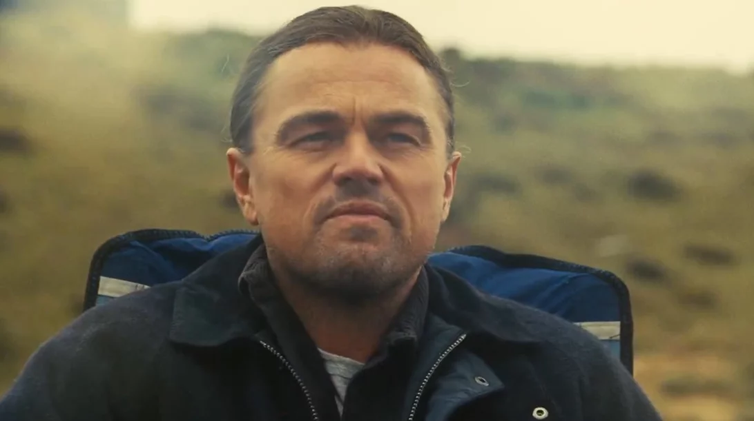 Ο Λεονάρντο Ντι Κάπριο κουφαίνεται από σφαίρες στο teaser του "One Battle After Another"