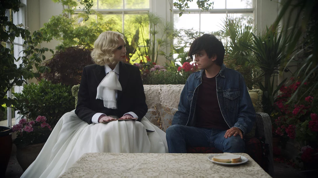 Πίτερ Στρίκλαντ, τι κοινό έχουν ο Σάκης Ρουβάς και ο Μάκης Παπαδημητρίου;