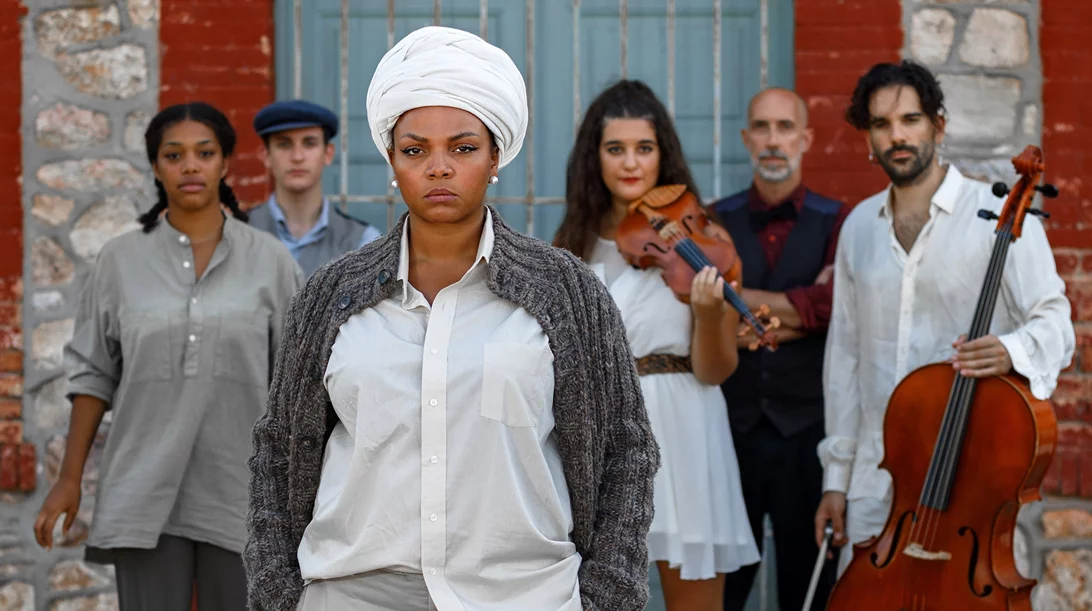 Ο Ηλίας Καρελλάς επιστρέφει στο θέατρο Κάππα με την "Ραπουνζέλ χωρίς παραμύθι"